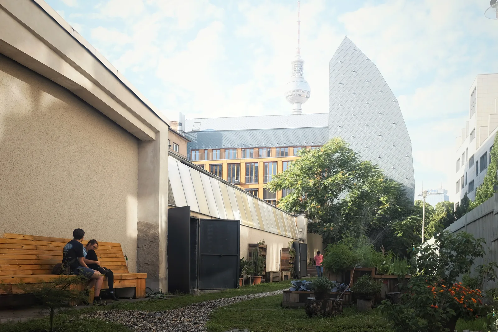 Innenhof der Alten Münze Berlin mit Münzgarten
